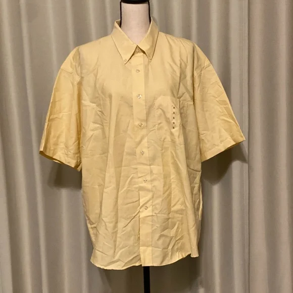 Men’s Short Sleeve Button Down - Picture 1 of 3